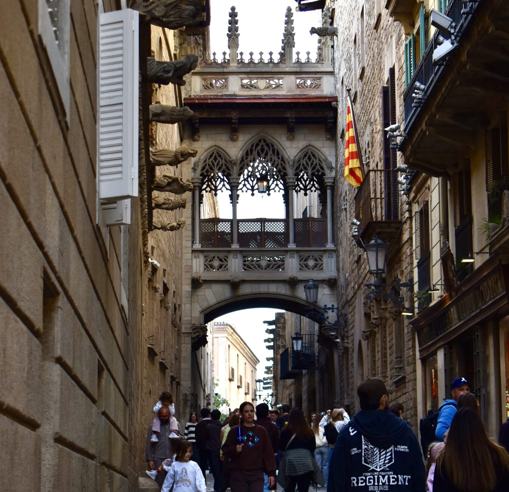 Atmosfera della Semana Santa nel Quartiere Gotico di Barcellona