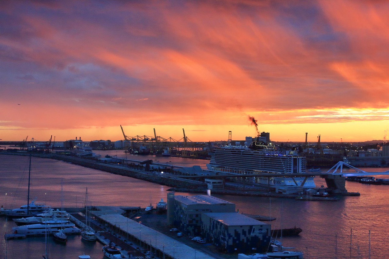 Porto di Barcellona al tramonto durante il Free Tour Barceloneta