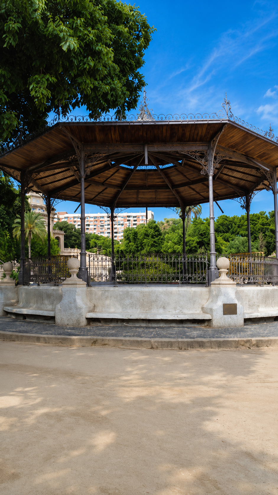 Parc de la Ciutadella e monumento dedicato a Sònia Rescalvo a Barcellona