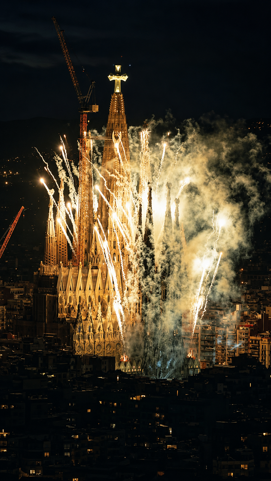 Fuochi e celebrazioni alla Sagrada Família nel centenario di Gaudí