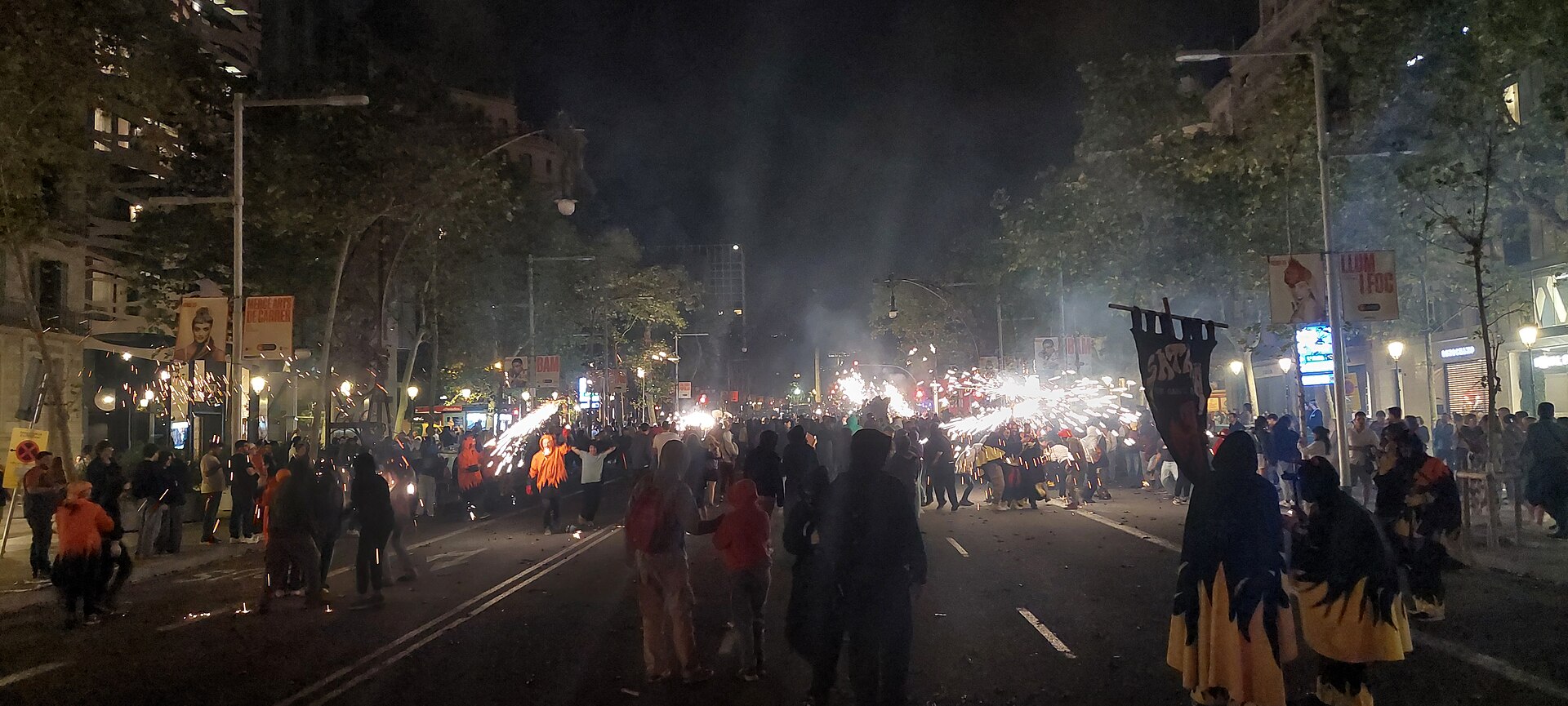 Correfoc della Mercè a Barcellona con diables e scintille