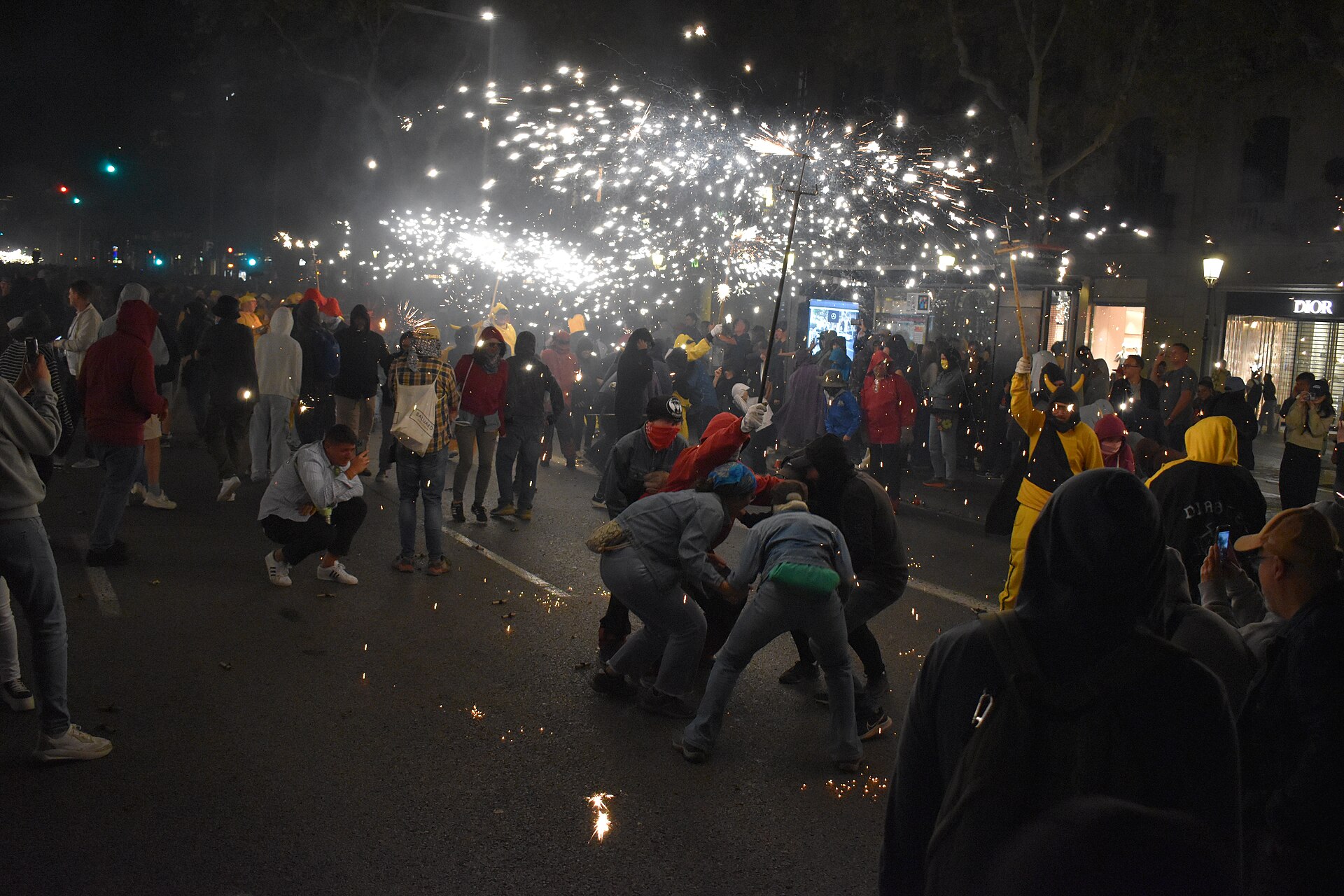 Correfoc della Mercè a Barcellona con fuoco e scintille